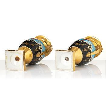 Prakturnor, ett par, porslin. Empire, 1800-talets första del.