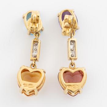 A pair of earrings in 18K gold with coloured gemstones and round brilliant-cut diamonds.