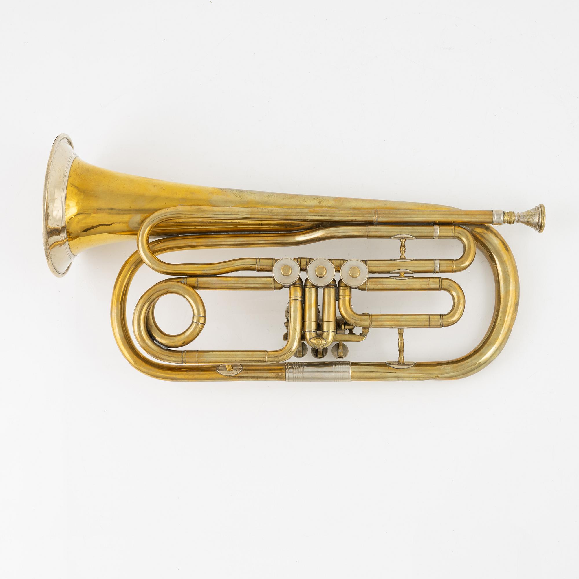 A crown marked brass horn, first part of the 20 th Century.