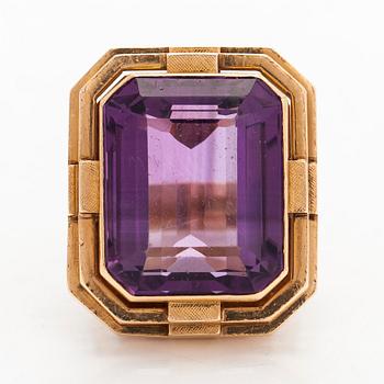 A 14K gold ring with amethyst.