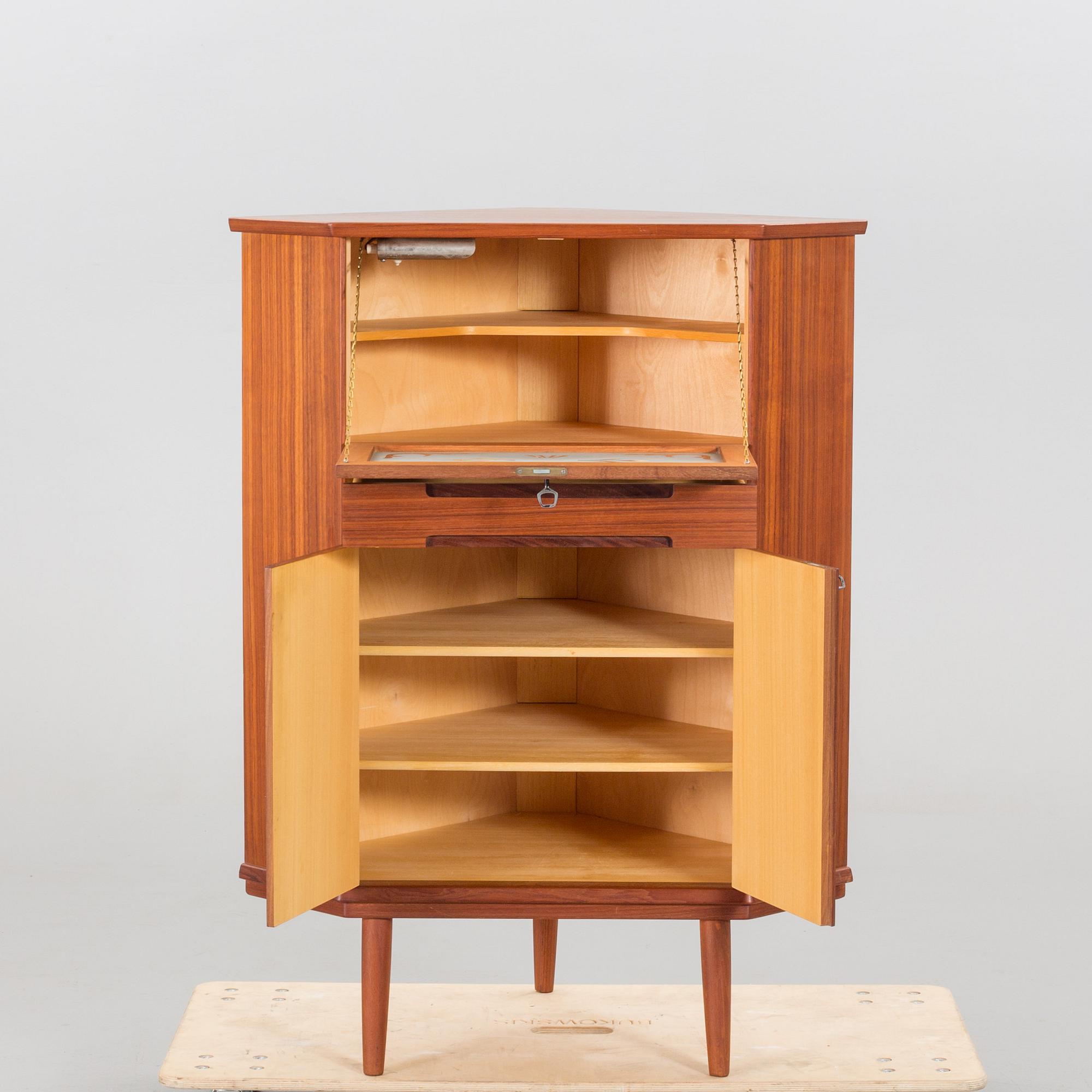 HÖRNSKÅP, TEAK, 1950-60-tal-.