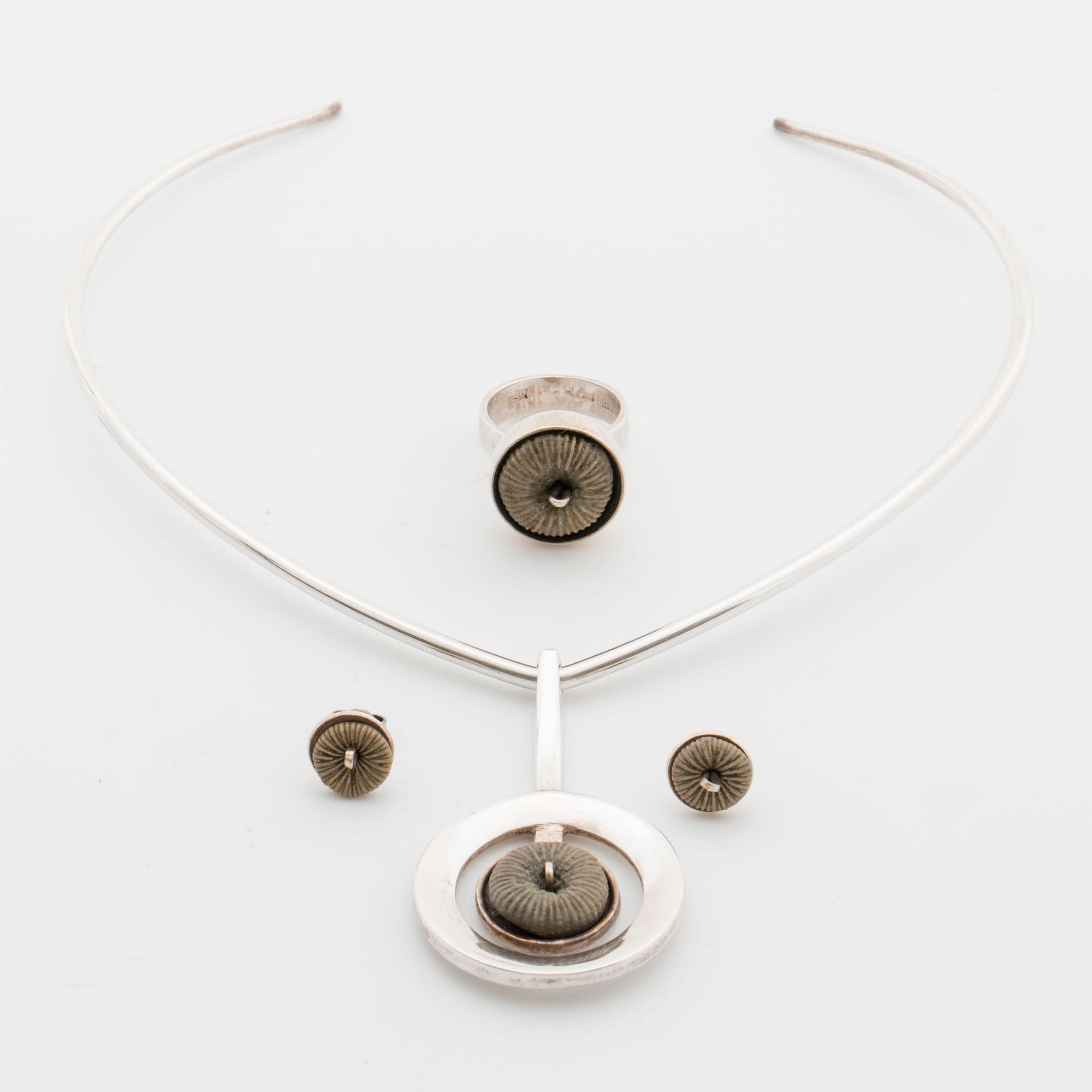 Collier with pendant, earrings and ring, "Fossil", silver with fossil. Ibe Dahlquist.