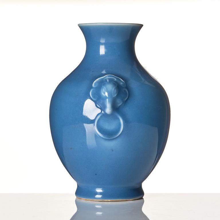 A clair-de-lune-vase, late Qing dynasty/early 20th century.