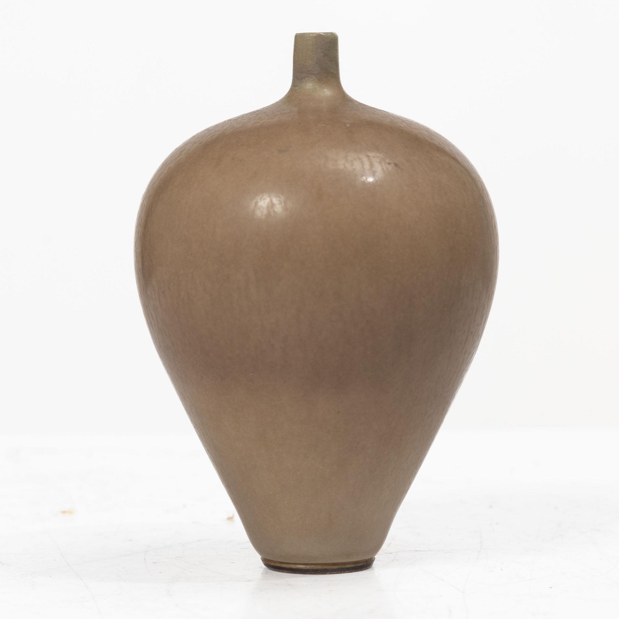 Berndt Friberg, A stoneware miniature vase, stoneware, Gustavsberg Studio.