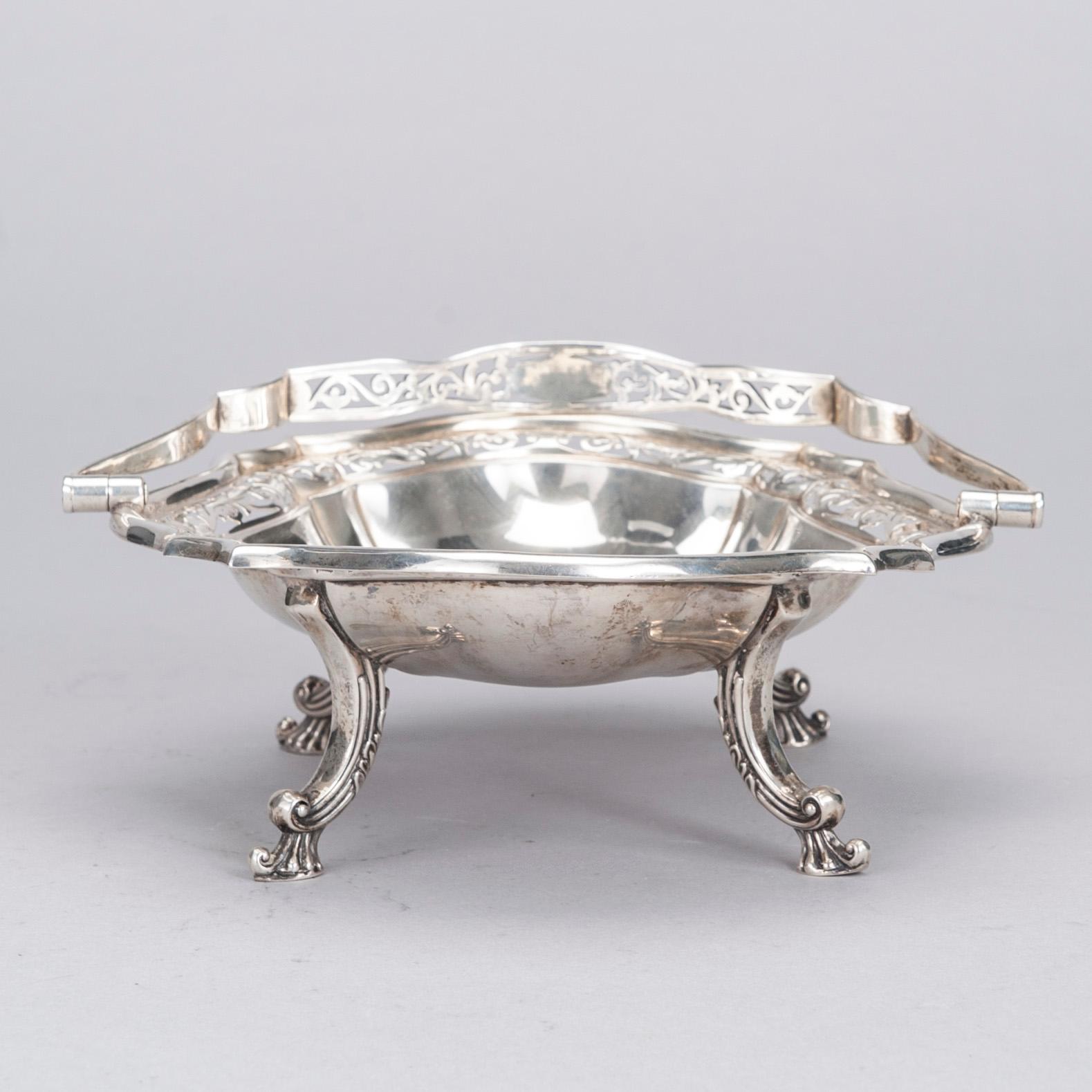 BRÖDKORG, sterlingsilver, England, 1900-talets början. Vikt ca 477 g.