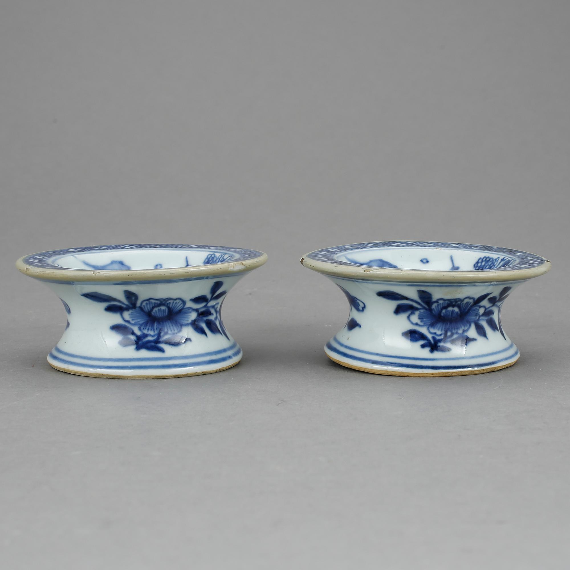 SALTKAR, ett par, porslin, Qianlong, kina 1700-tal.