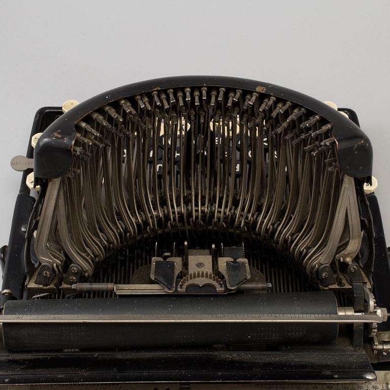 A Columbia Bar Lock typewriter, early 20th century.