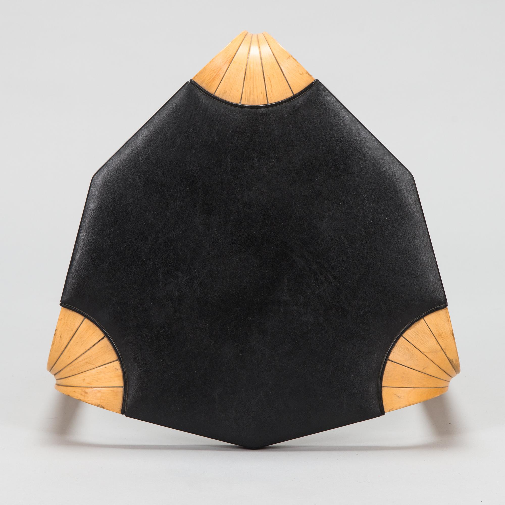 Alvar Aalto, pall, modell X 602 för  O.Y. Huonekalu- ja Rakennustyötehdas A.B. 1900-talets mitt.