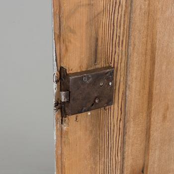 HÄNGSKÅP, allmoge, Hälsingland, 1700-tal.