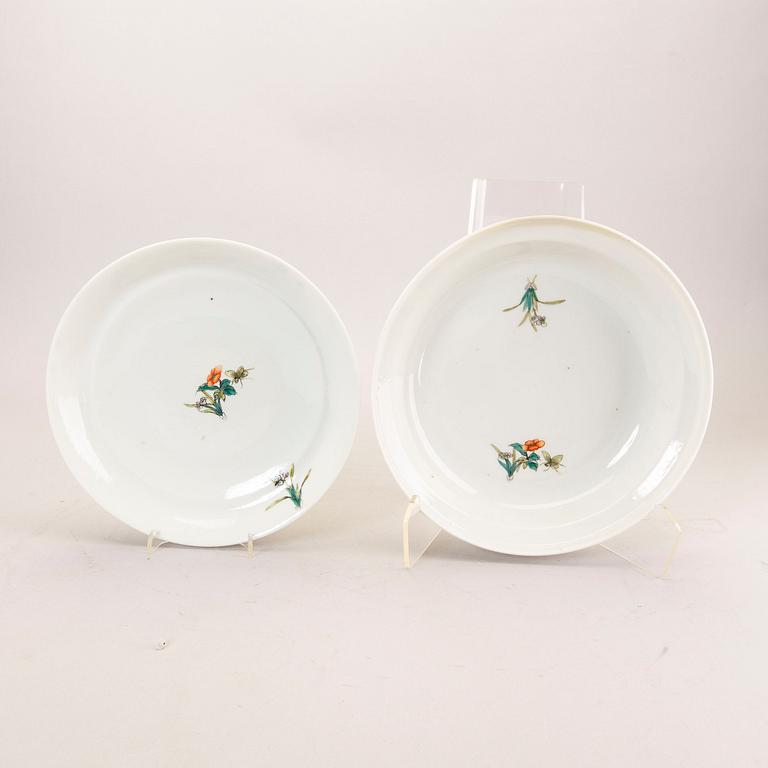 A Chinese bowl with cover, 20th Century.