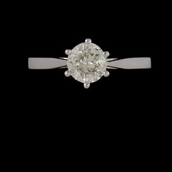 RING, 18k vitguld med briljantslipad diamant, 1.03 ct. Vikt 3 g.