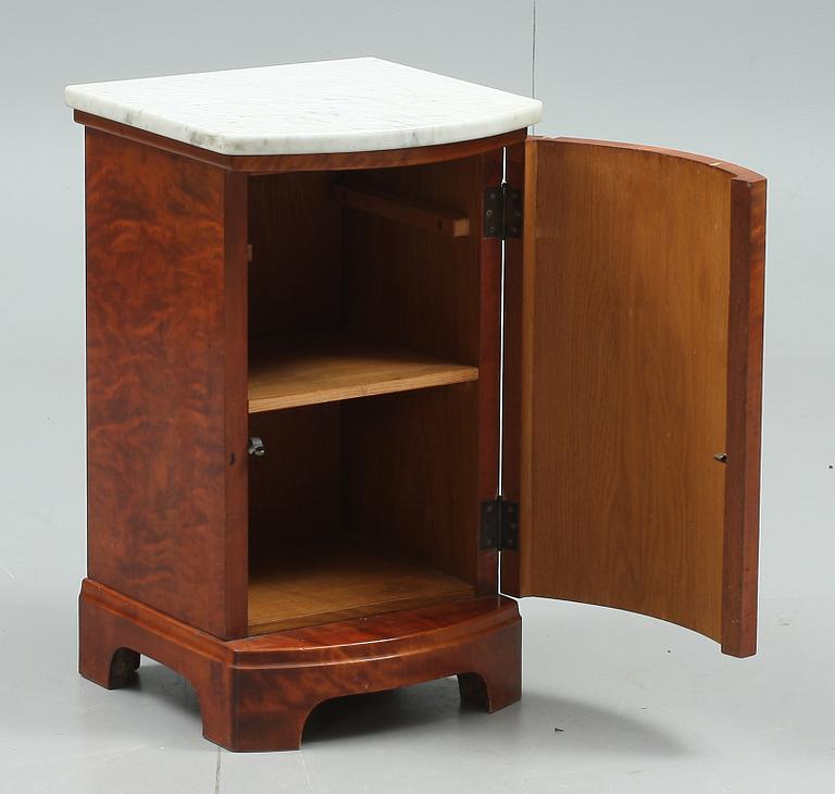 POTTSKÅP, ett par, 1930-tal.