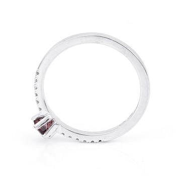 RING, 14K vitguld med turmalin 0,29 ct och briljantslipade diamanter tot ca 0,11 ct. Vikt 2,20 gram.