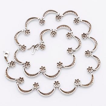 NECKLACE 18K whitegold w brilliant-cut diamonds approx 3,5 ct in total.