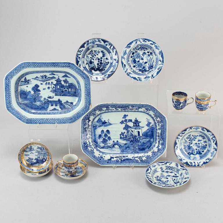 Nine blue and white export porcelain objects, Qing dynasty, 18-19th century.