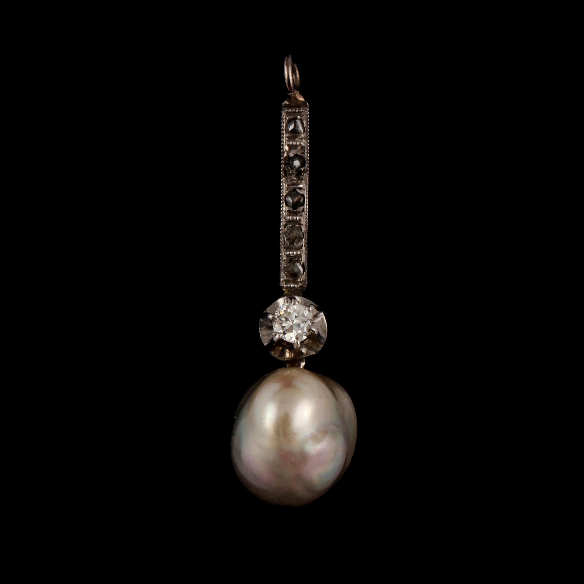 HÄNGE, 18k vitguld med fasettslipade diamanter samt barock pärla. Vikt 2 g.