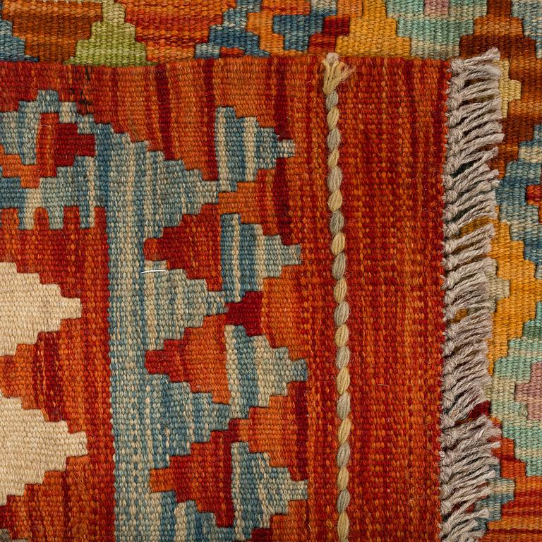 A CARPET, Kilim, ca 309 x 209 cm.