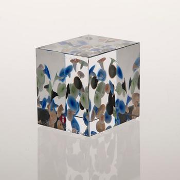 ÅRSKUB, glas, signerad Oiva Toikka, Nuutajärvi 2005, numrerad 501/2000.