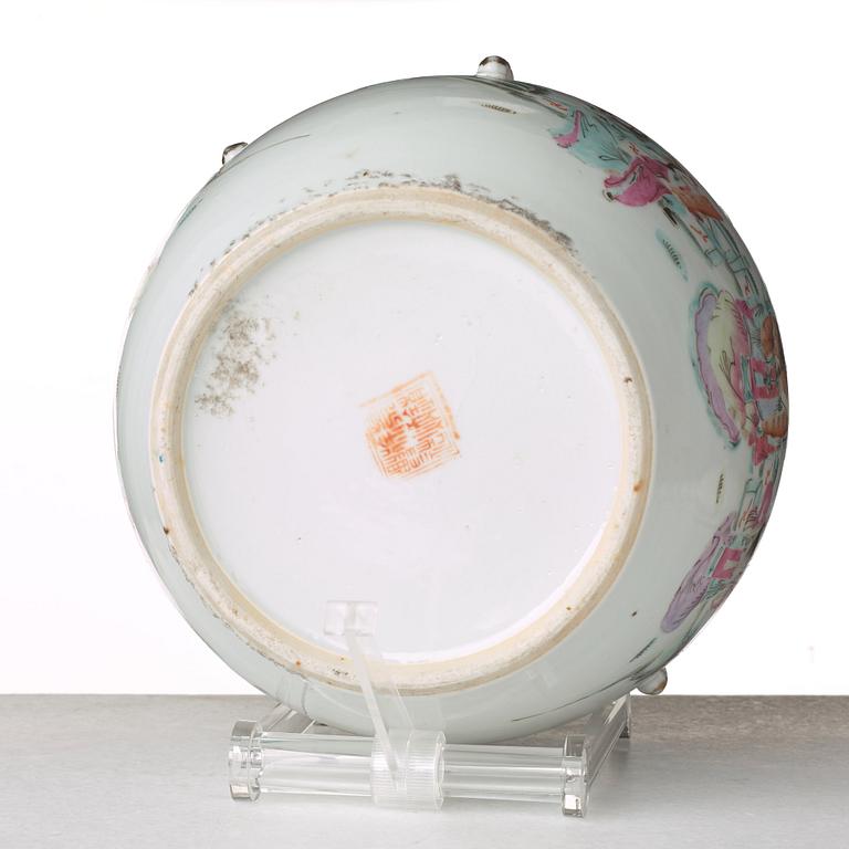 SKÅL med LOCK, porslin. Qingdynastin, omkring 1900.