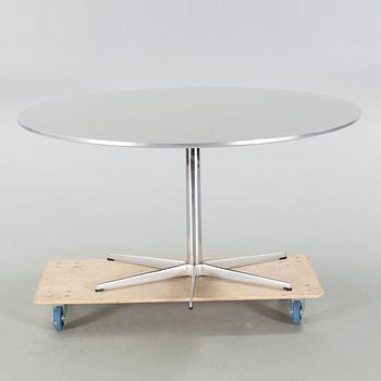 A "Circular / A826" table, designed by Arne Jacobsen for Fritz Hansen.