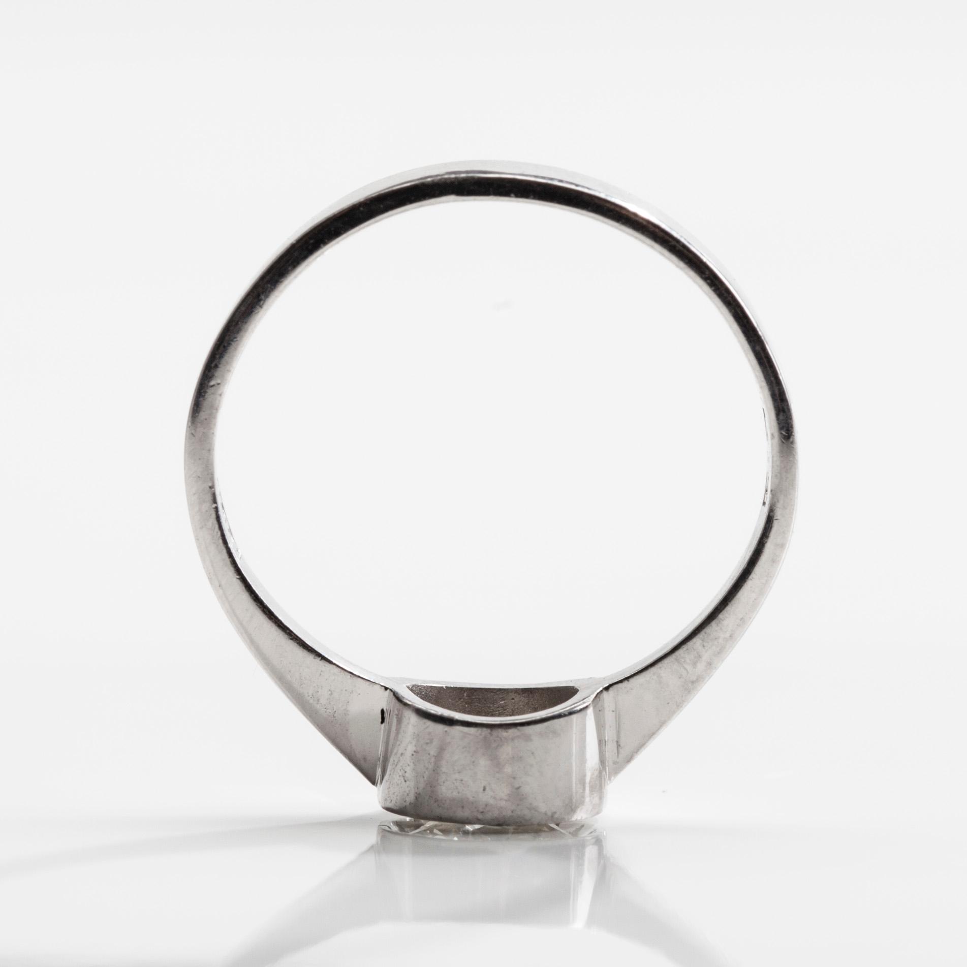 RING, 18K vitguld, gammalslipad diamant ca 0,90 ct. IMB Stockholm 1986. Vikt 3,3 g.