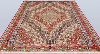 A Kelim Senneh carpet, 300 x 196 cm.