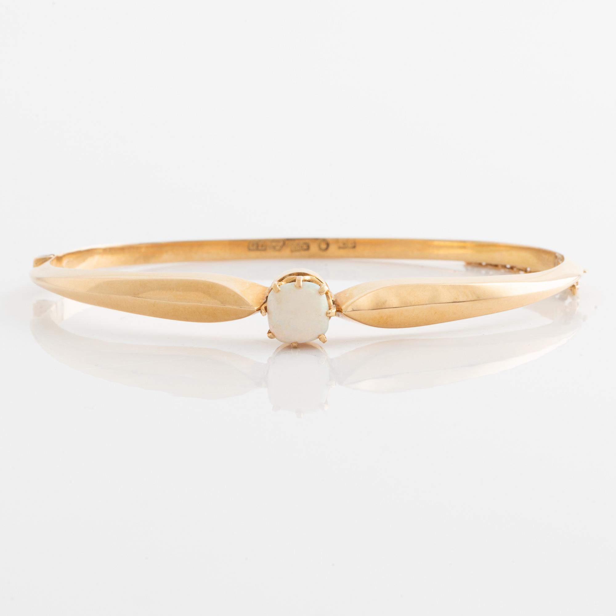 Armring med opal.