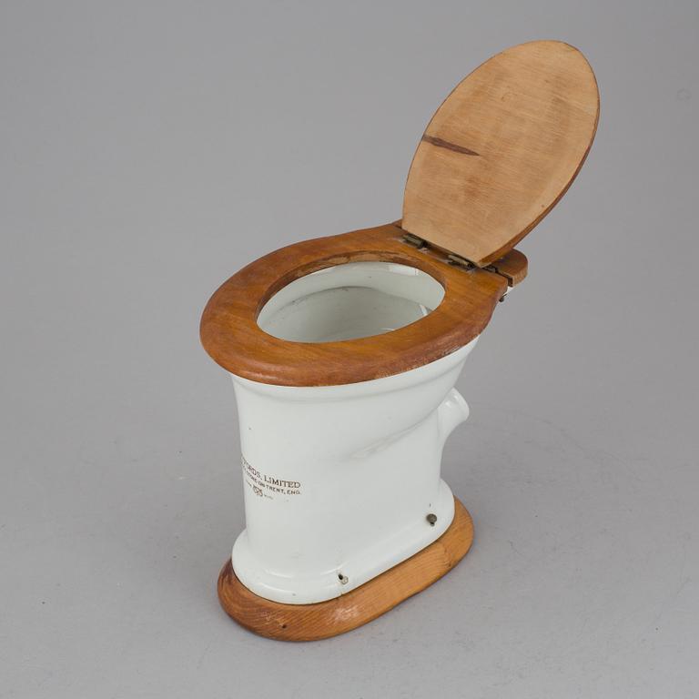 MODELLTOALETT, porslin, Twyfords limited, 1900-talets början.