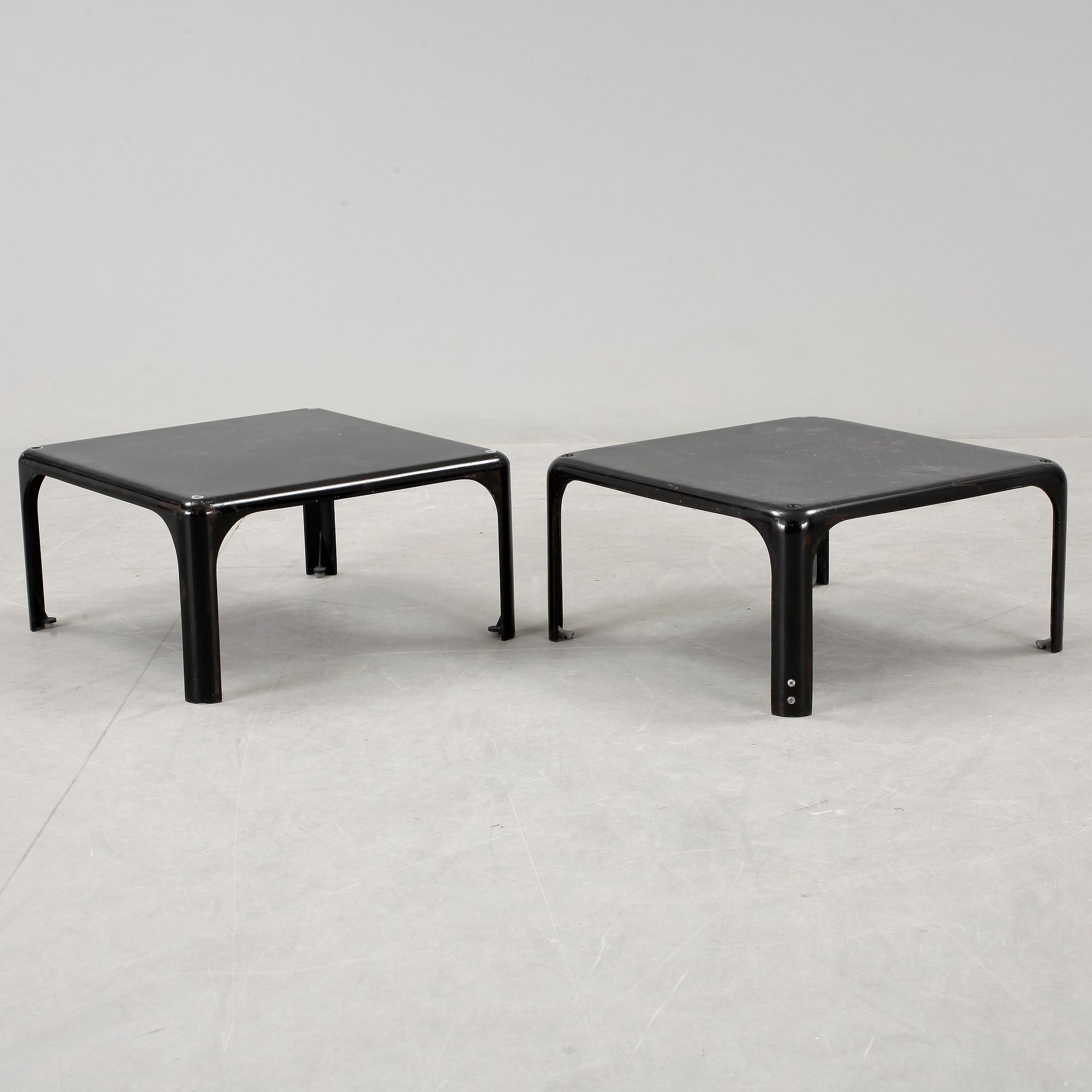 BORD, 2 st, plast, Vico Magistretti, Artemide Italien. Modellen formgiven 1966.