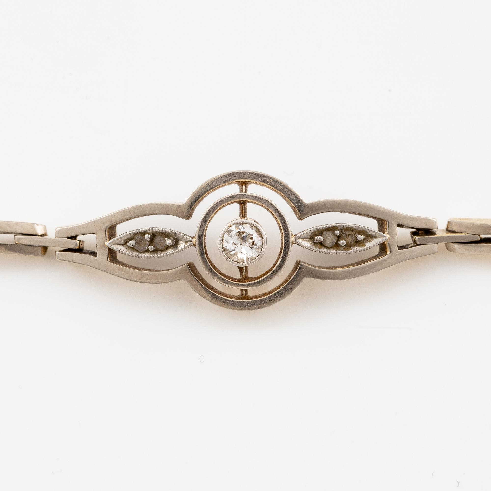 Bracelet in 14K gold set with old-cut and rose-cut diamonds.