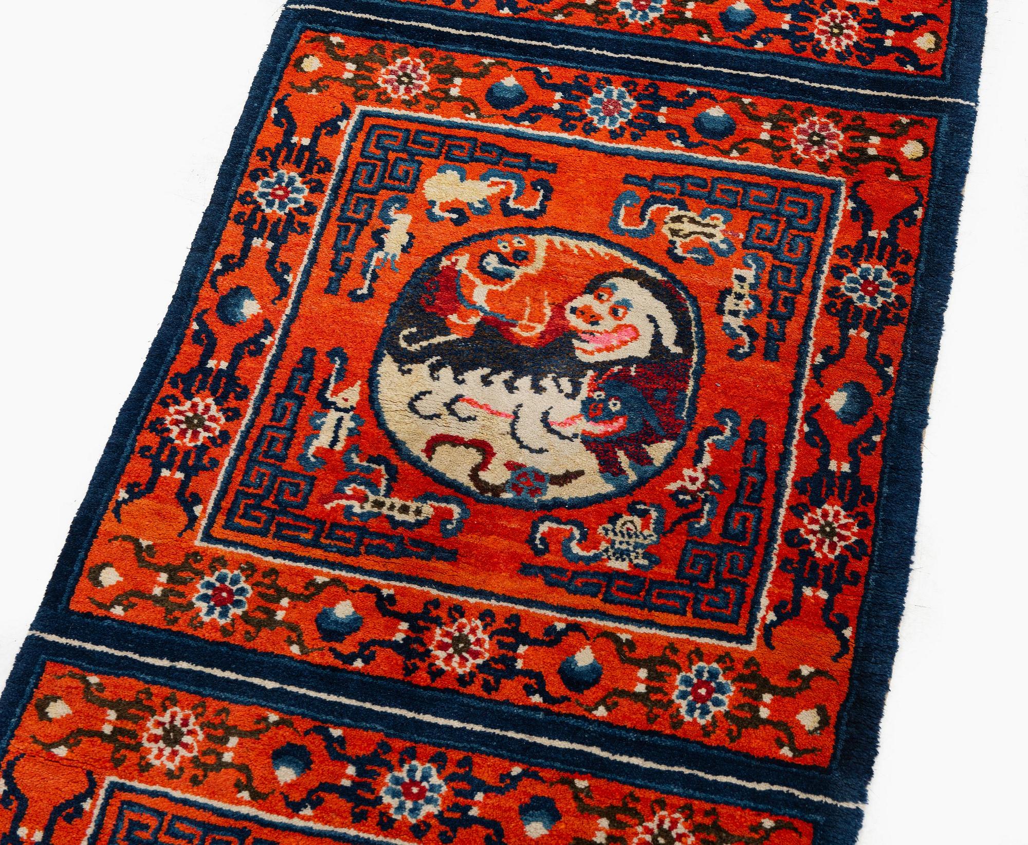 An antique Chinese runner, around 1900, 203x68 cm.