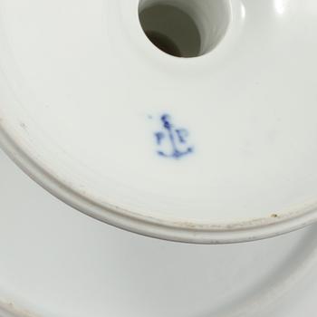 ETAGERE, SKÅL PÅ FOT samt FAT, porslin, Tyskland, 1900-talets mitt.