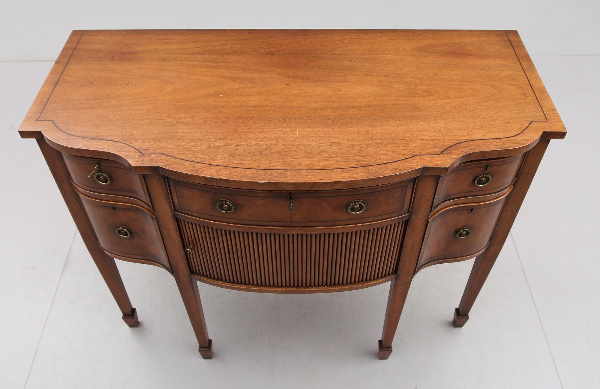 SIDEBOARD, England, 1900-talets mitt.
