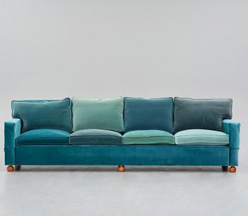 Josef Frank, a sofa model 3031, Firma Svenskt Tenn, 2018.