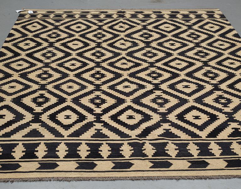 A CARPET, kilim, ca 292 x 217 cm.