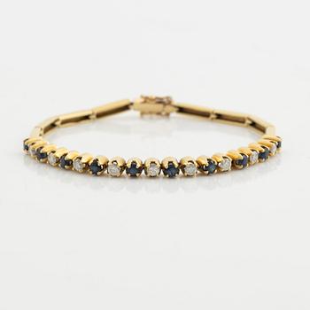 Armband, guld med safirer och briljantslipade diamanter.