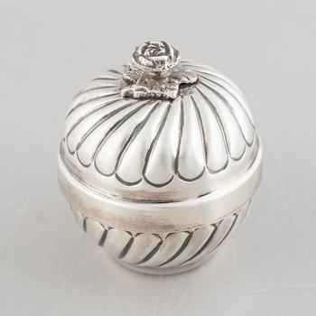Box/bowl with lid, silver, 20th Century.