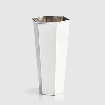 21. Wiwen Nilsson, a sterling silver beaker, Lund 1963.