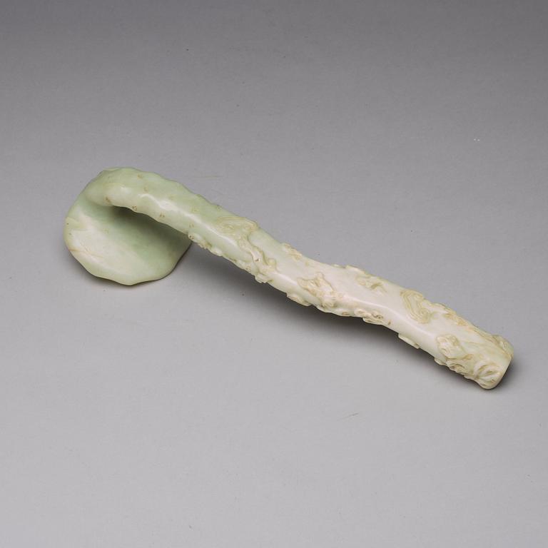 A nephrite ruyi sceptre, presumably late Qing dynasty.