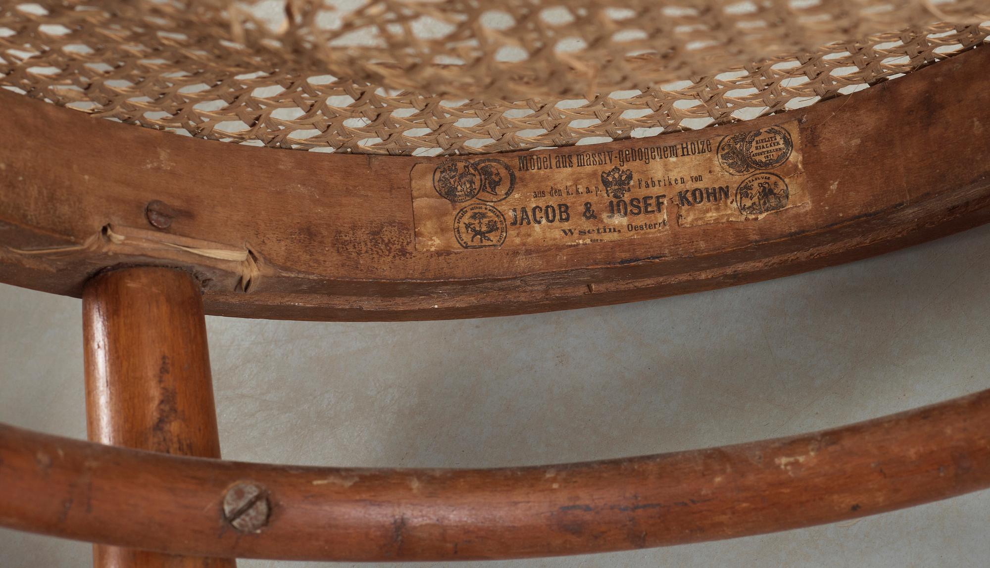 CAFÈSTOLAR 5 st samt SOFFA, böjträ, av Thonet-typ, 1900-talets början.