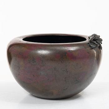 A Japanese bronze bowl / censer, Meiji (1868-1912).