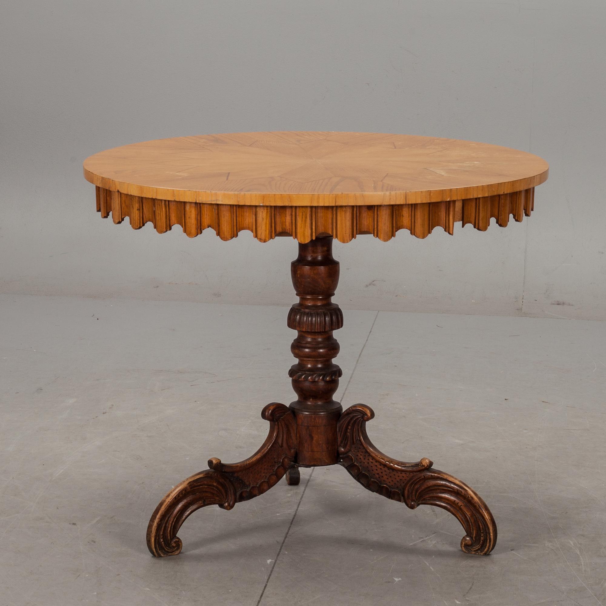 SALONGSBORD, 1800-tal.