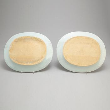 A pair of blue and white serving dishes, Qing dynasty, Qianlong (1736-95).