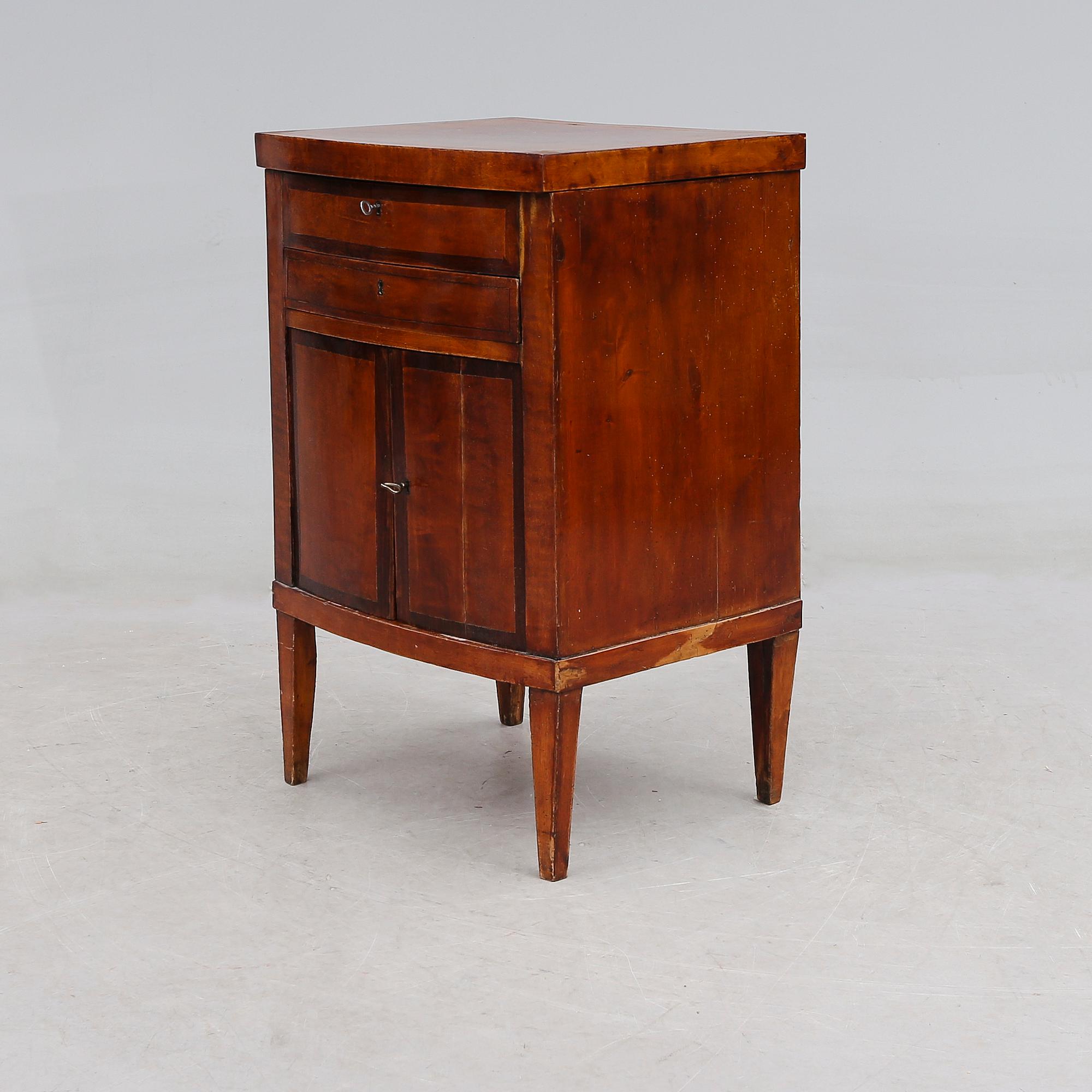 POTTSKÅP, 1800-talets första hälft.