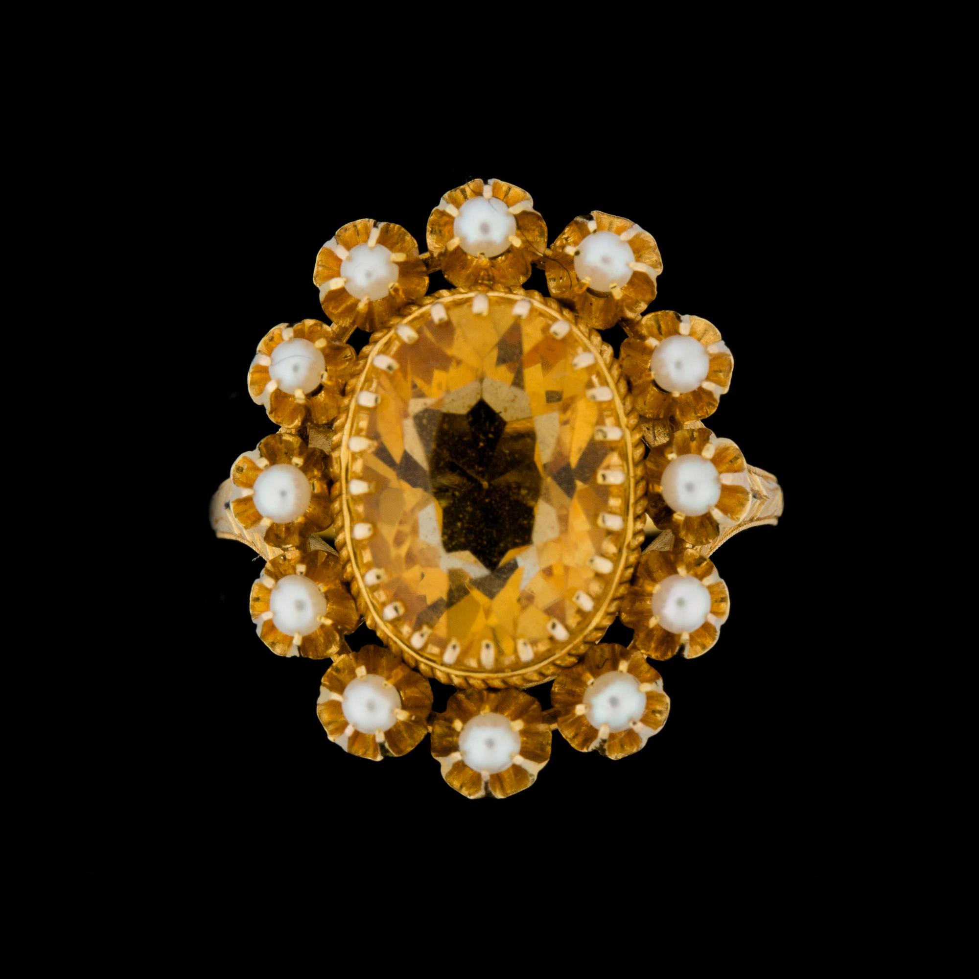 GARNITYR, 4 delar. 18K guld resp. förgyllt silver samt pärlor och citriner, K. Uyeda. 1900-talets första hälft.