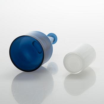 Timo Sarpaneva, karahvi, signeerattu TS, ja laseja, 6 kpl, "i-linja". Iittala. Mallit muotoiltu 1964 ja 1958.