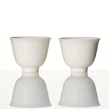 A pair of blanc de chine cups, Qing dynasty, Kangxi (1662-1722).