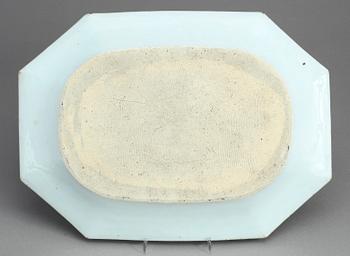 STEKFAT, porslin, Kina, Qianlong (1736-1795).