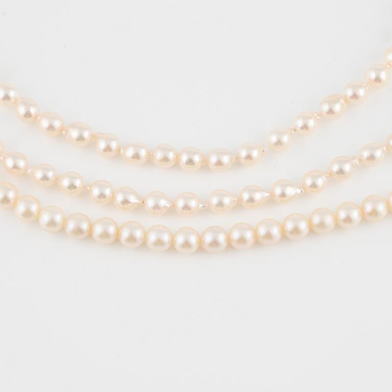 Three necklaces with cultured pearls, without clasps.