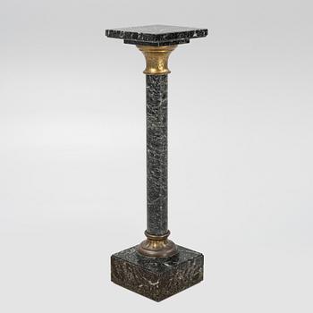 Piedestal, 1900-talets första hälft.